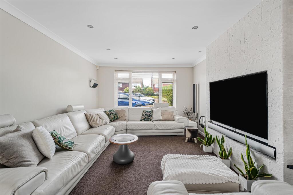 House in Broxbourne, High Leigh Garden Village - View 4