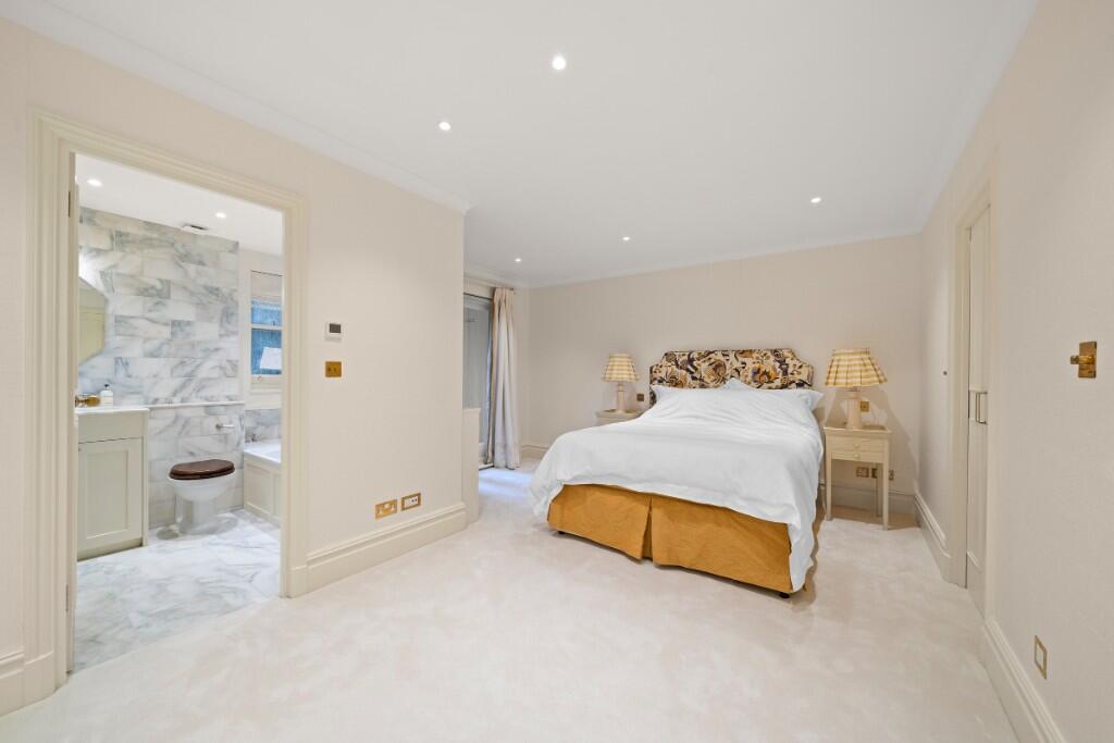 Apartment in London, South Kensington - More