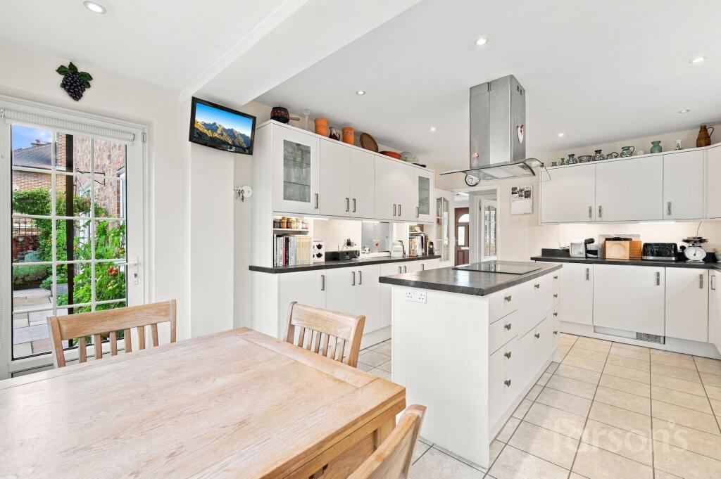 House in Brentwood, Herongate and Ingrave - More