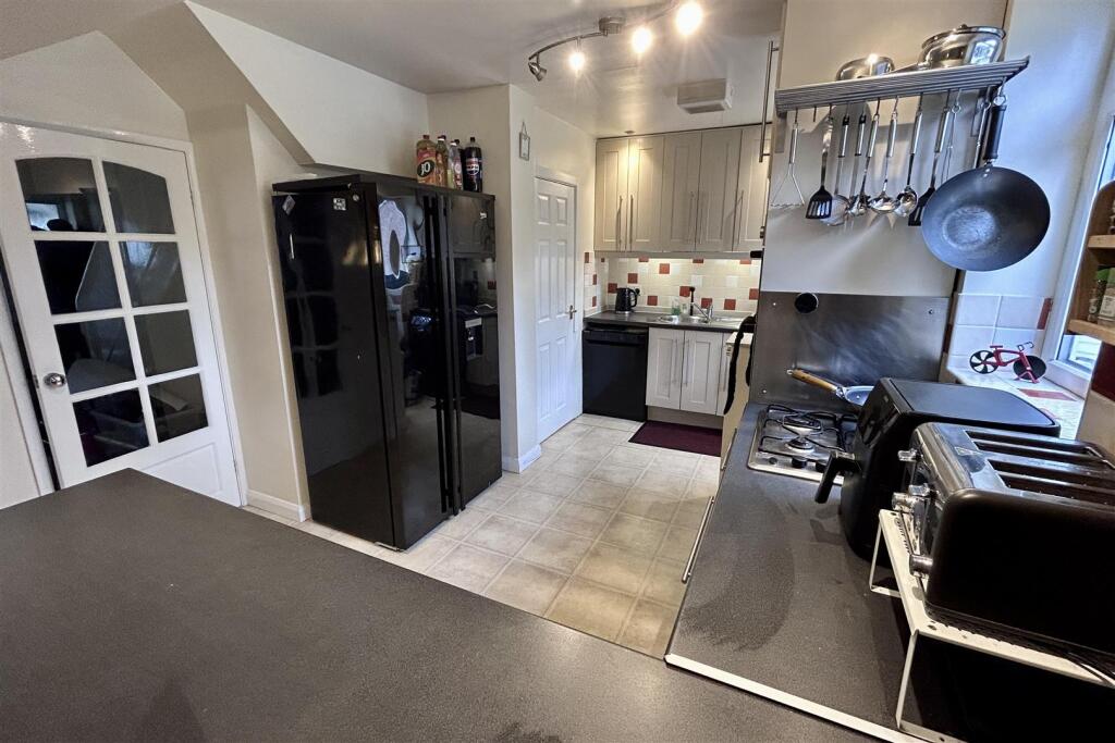 House in Kirklees, Towngate, Mirfield - View 5