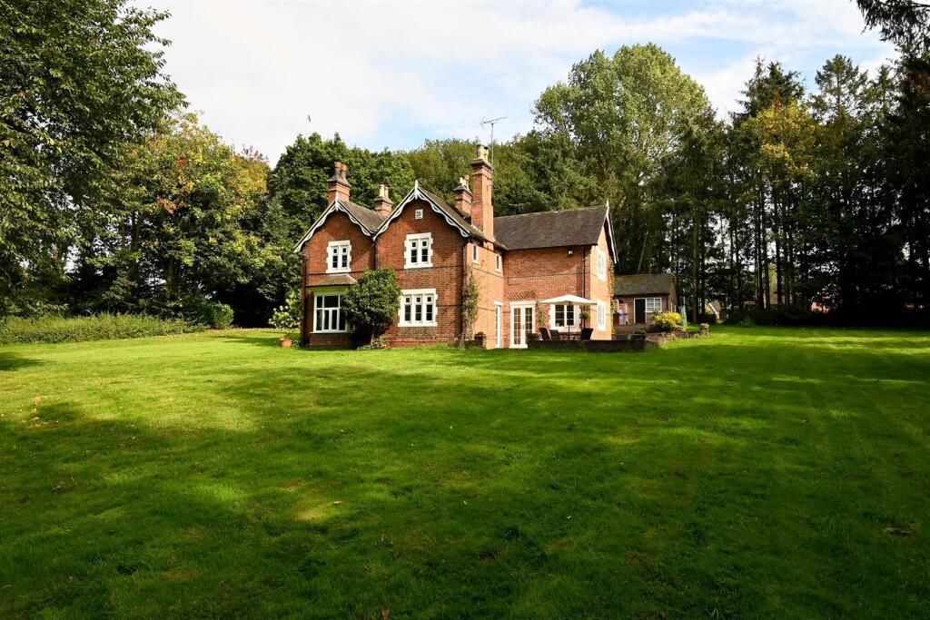 Main image of property: Lawnbank House, Wychnor, DE13