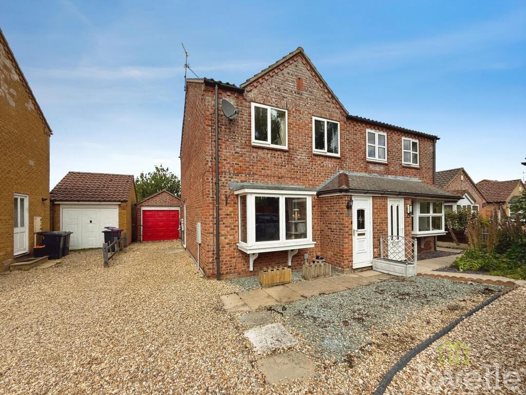 3-bed semi-detached on The Gleanings, Navenby, LN5, £200,000