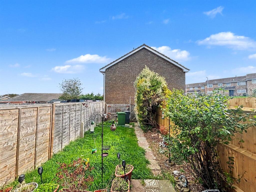 Elderwood Close, Eastbourne photo 4