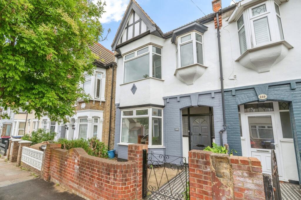 Main image of property: Westcliff Park Drive, Westcliff-on-Sea, Essex, SS0