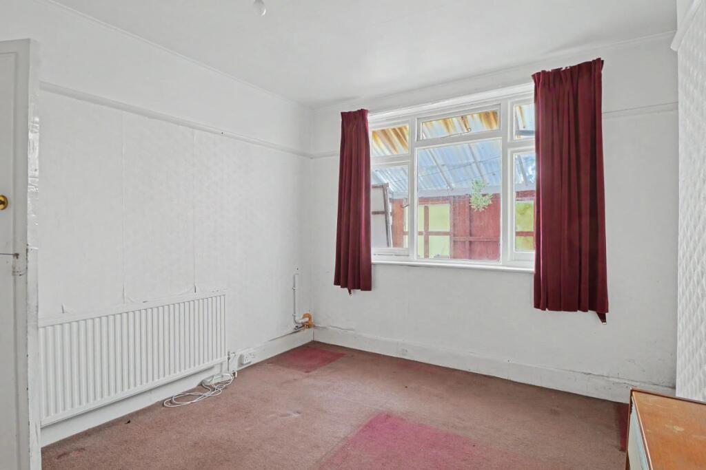 House in Christchurch, Iford, Bournemouth - More