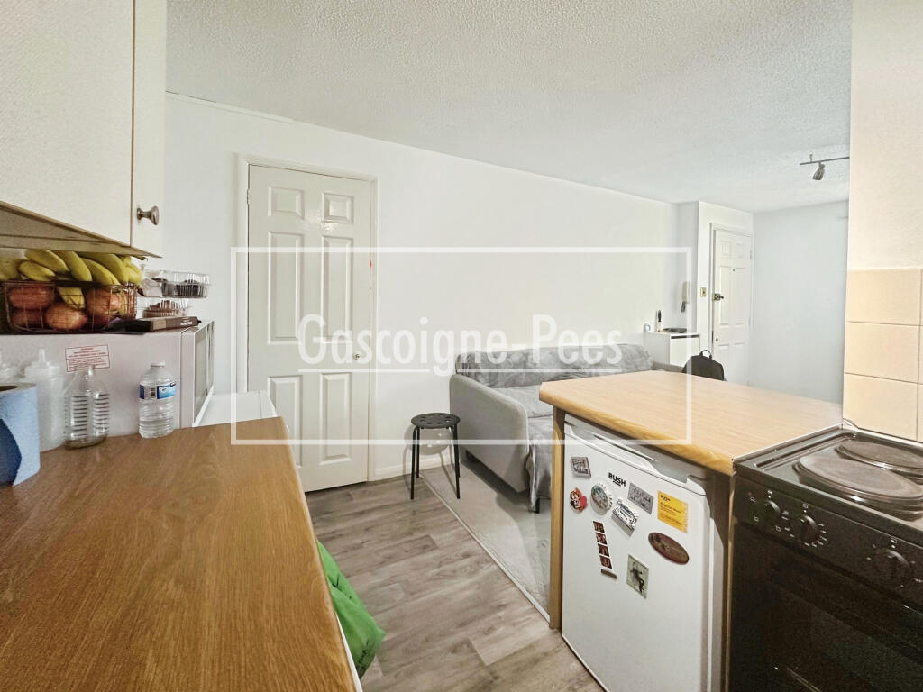 Apartment in Guildford, Shawfield, Ash - More