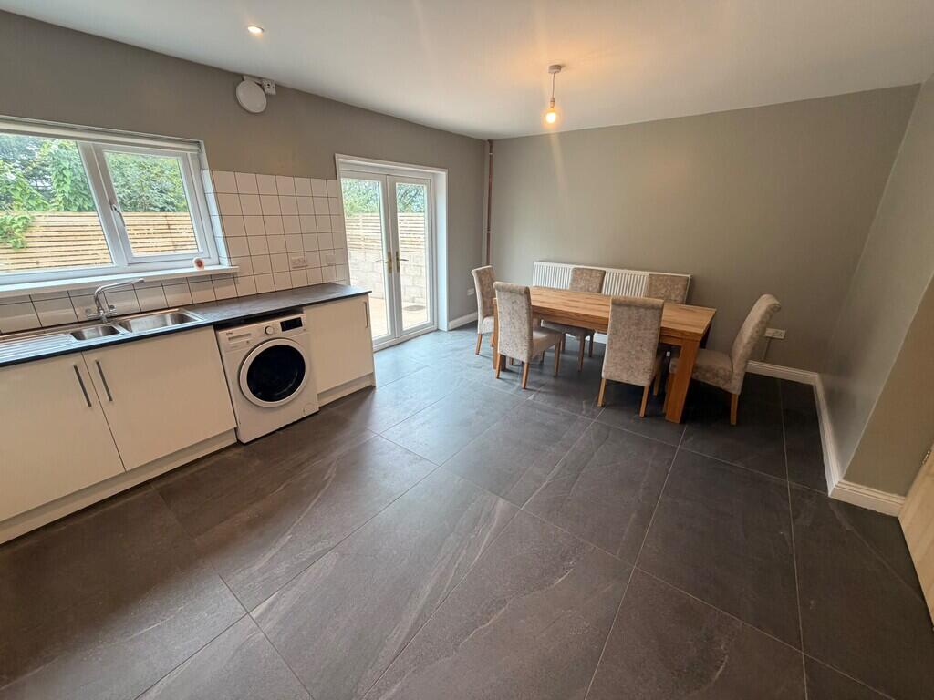 House in Merthyr Tydfil, Town - View 4