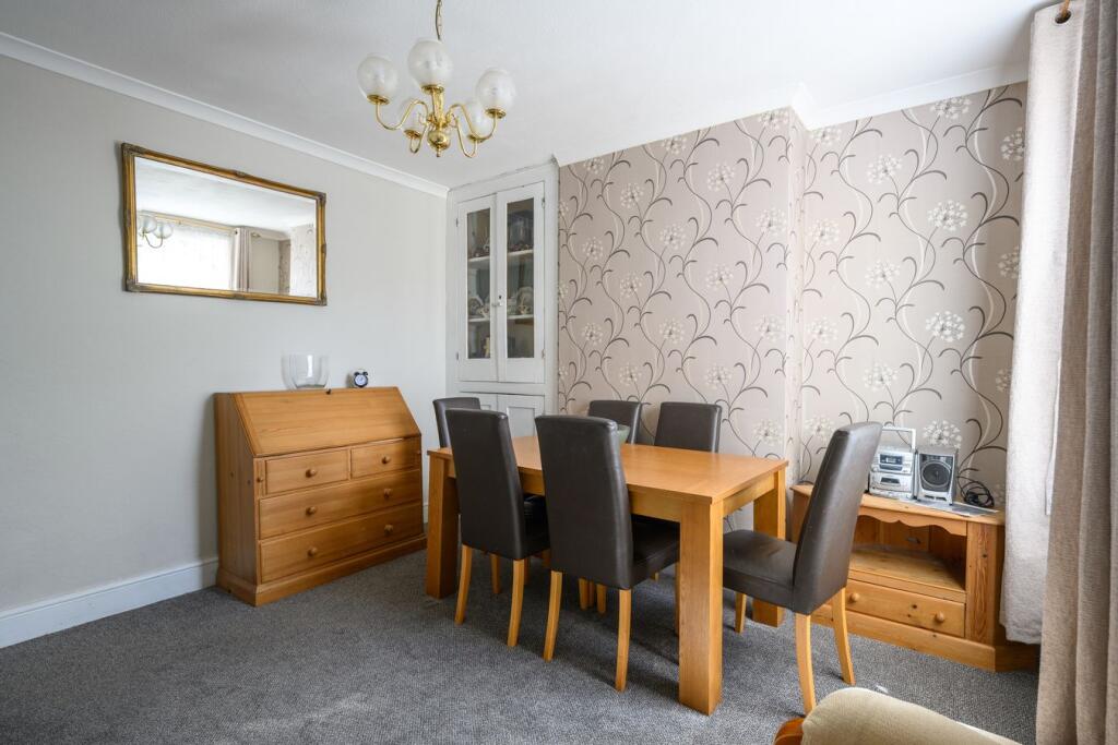 House in Walton-on-Thames, Surrey - View 4