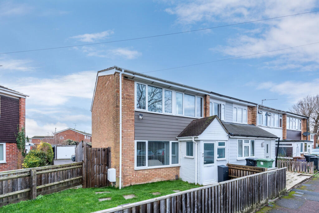 Main image of property: Kingfisher Grove, Wantage, OX12