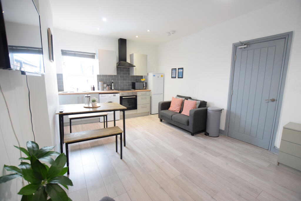 Main image of property: Student Flat // 2 Bed // Bills Included
