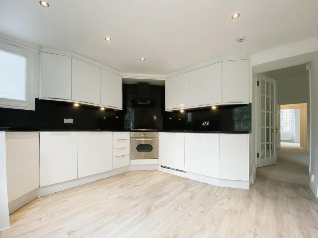 Apartment in Bath - More