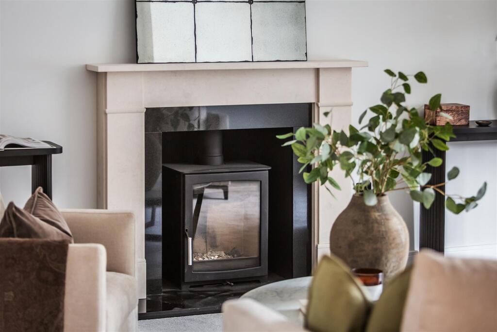 House in Kingston upon Thames - More