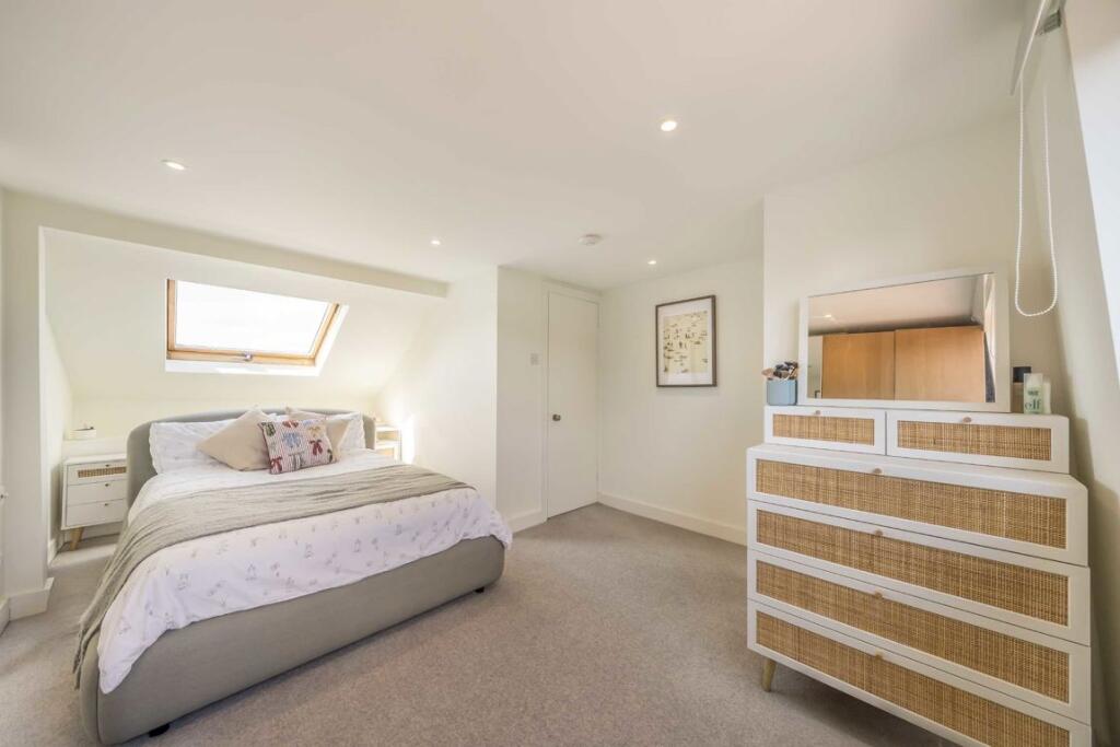 Apartment in London - View 5