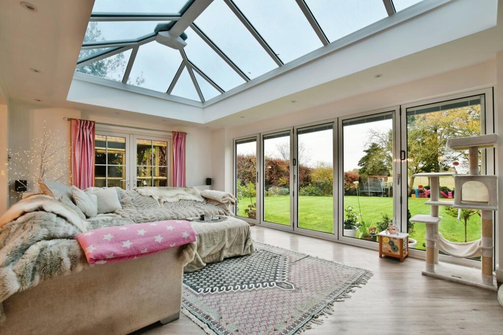 Dixon Drive, Chelford, Macclesfield, Cheshire, SK11 photo 2