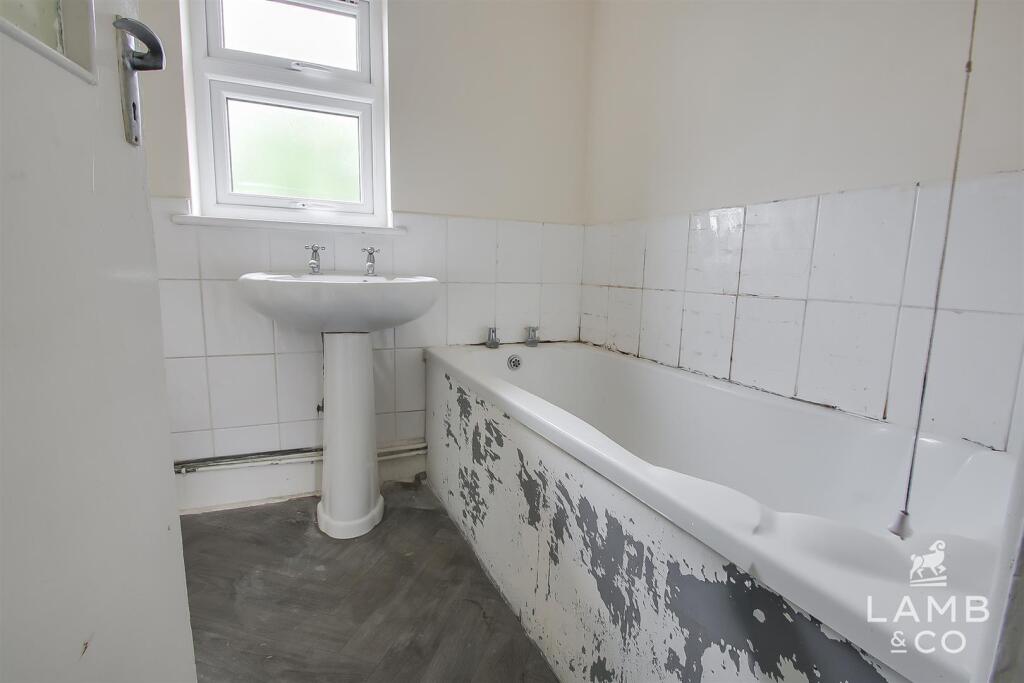House in Great Clacton - More