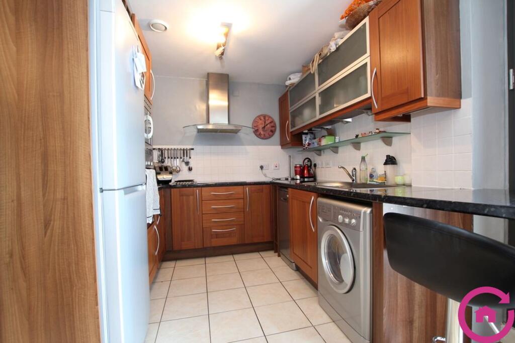 Apartment in Cheltenham, Gloucestershire - View 3