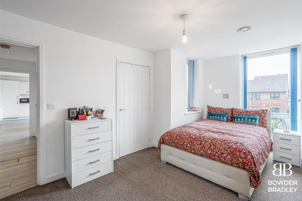 Marine Crescent, Sonar House, IG6 - View 6