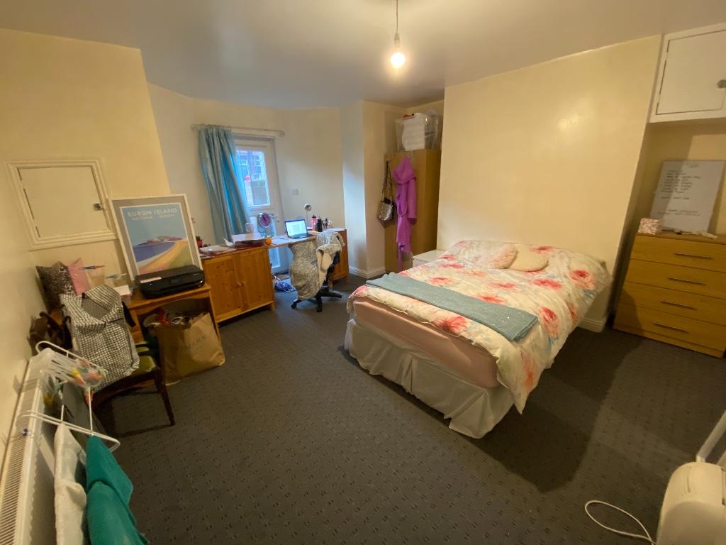 6 bedroom terraced house for rent