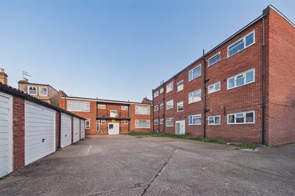 House in Spelthorne, Surrey - View 3
