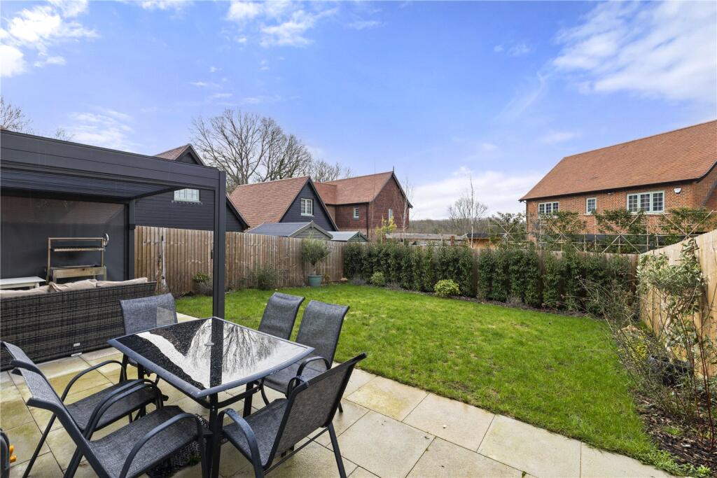 Fallow Close, Ewhurst, Cranleigh, Surrey, GU6 photo 3