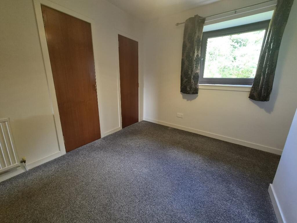 Apartment in Paisley, Renfrewshire - More