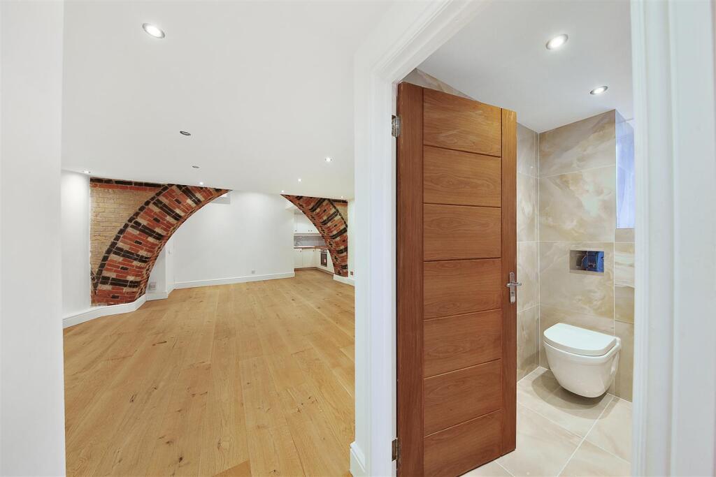Apartment in London - View 5