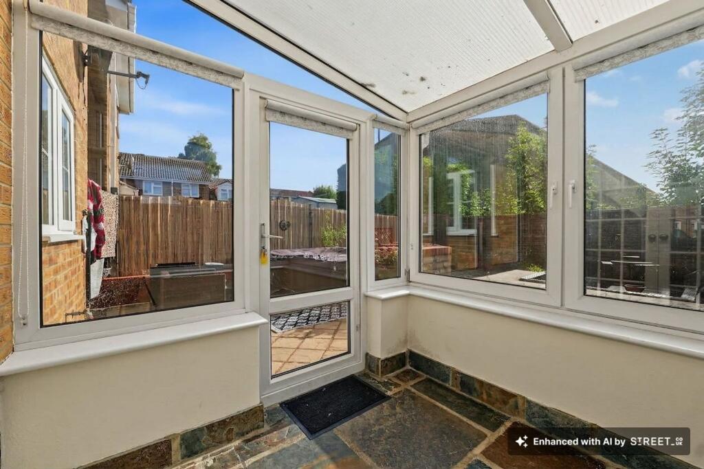 Edinburgh Close, Market Harborough, LE16 photo 4
