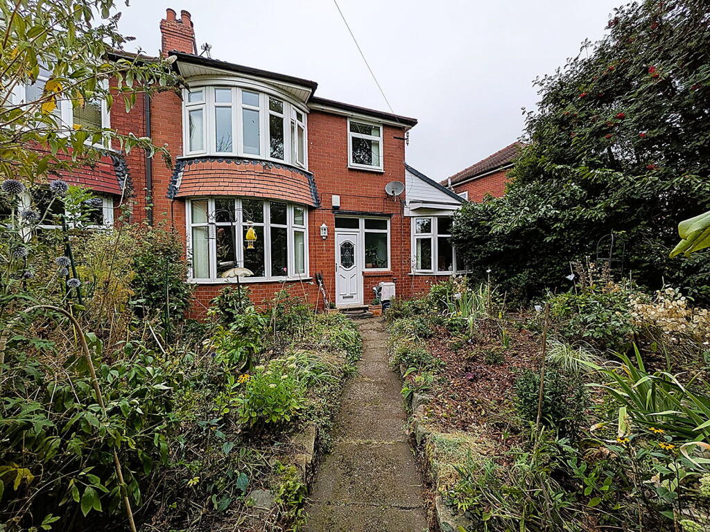 Main image of property: 246 Broadway, Chadderton, Oldham, OL9 9QY