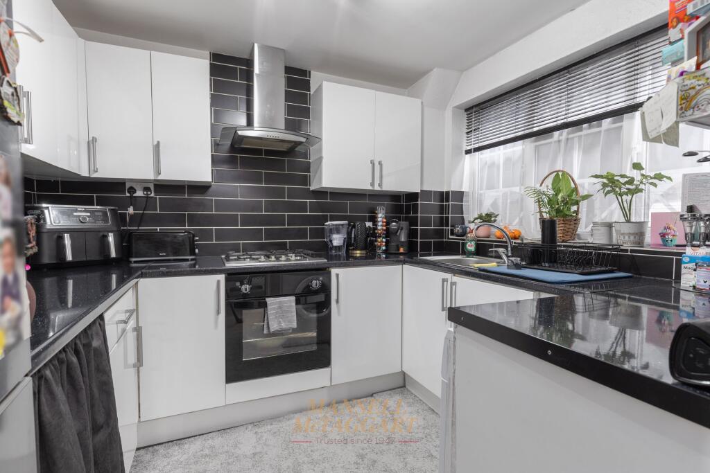 House in Crawley, Southgate - View 2