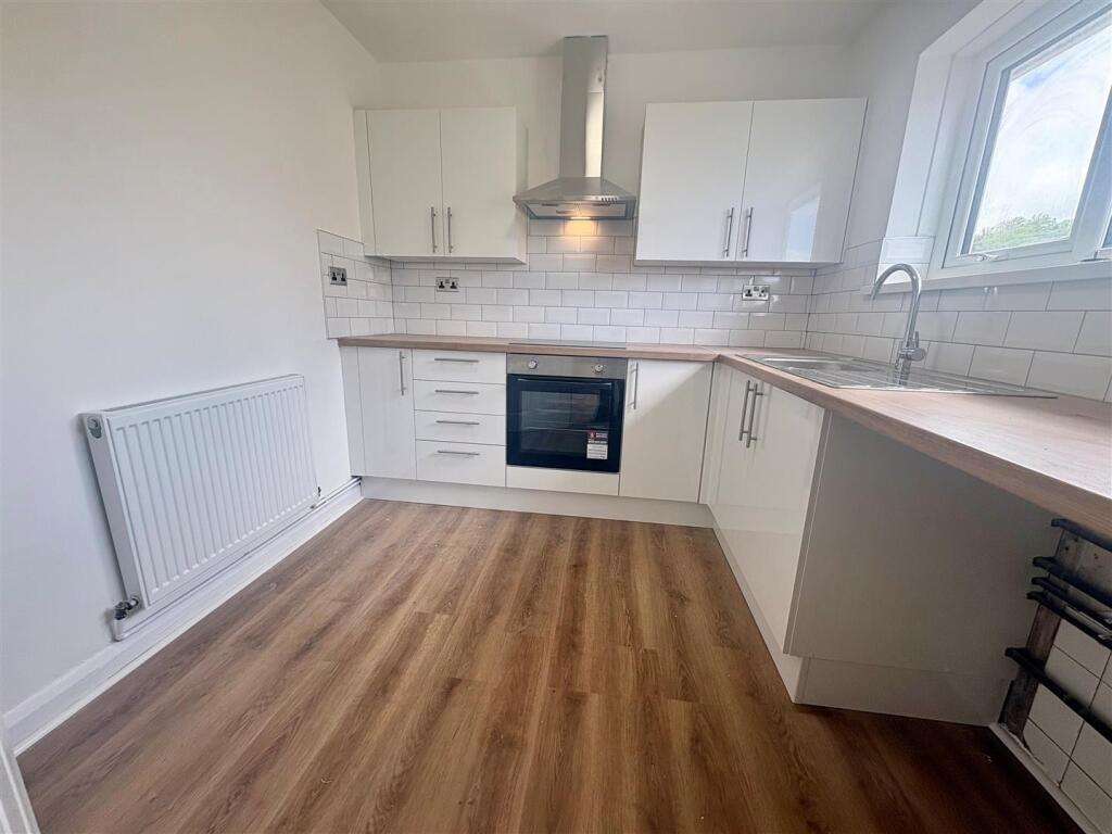 Main image of property: 3a The Precinct, Rowan Drive, Porthcawl, CF36 5AT