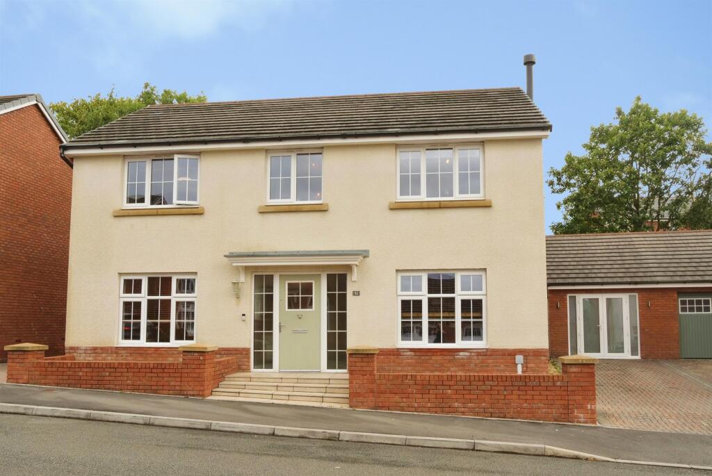 Main image of property: Highfields, Tonyrefail, Porth