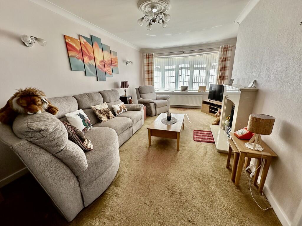 House in Doncaster, Barnby Dun with Kirk Sandall - View 2
