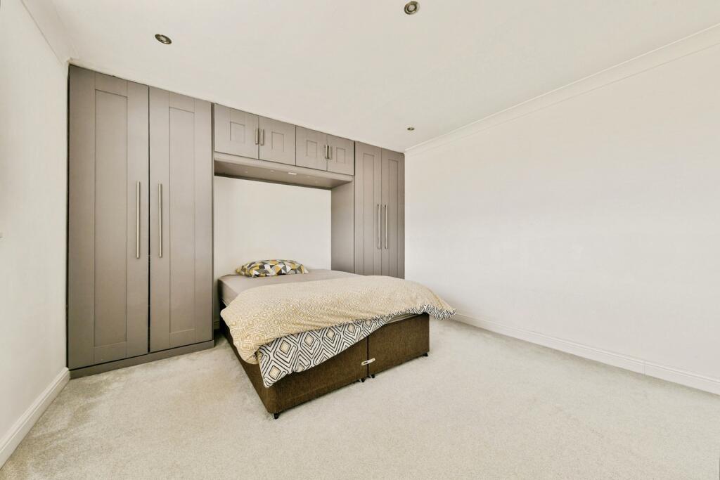 House in Stevenage, Chells - More