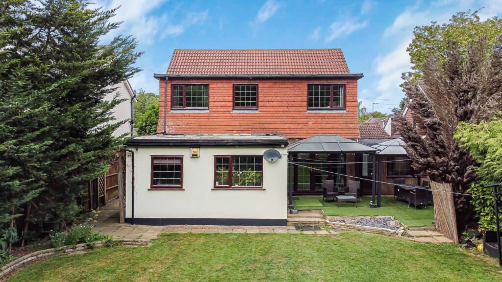 Acacia Avenue, Wraysbury, Staines-Upon-Thames, Berkshire, TW19 photo 4