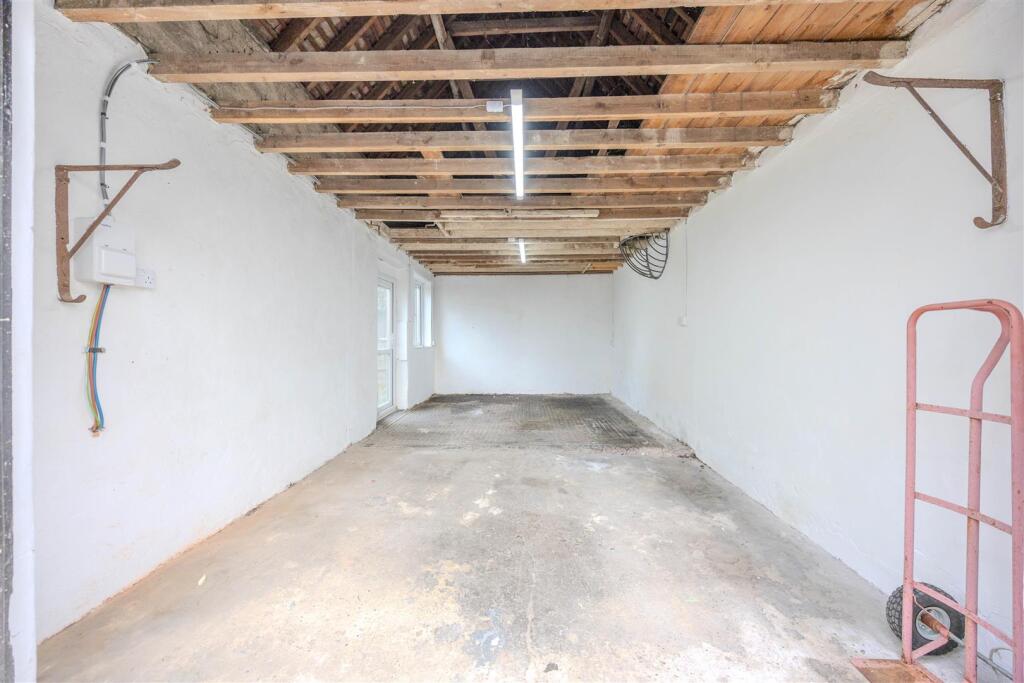 Garage, 117 Hadleigh Road, Leigh On Sea, Essex - View 3