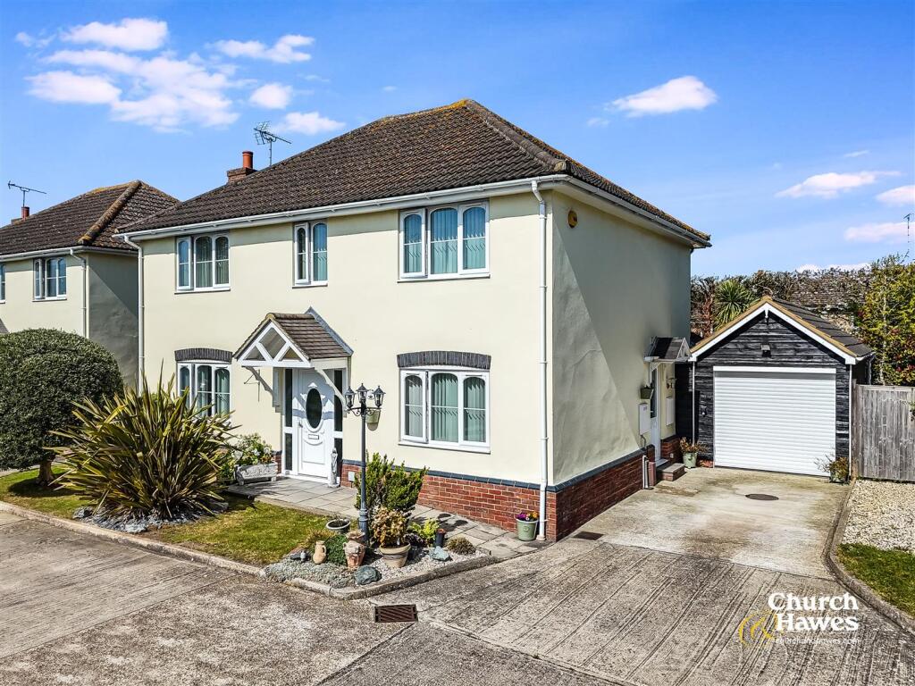 4-bed detached on Hill View Close, Southminster, £500,000