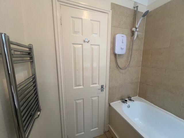 Apartment in Cardiff, Cyncoed - View 5