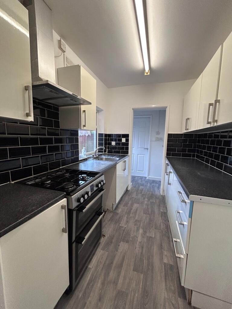 House in Wolverhampton, All Saints, Goldthorn Park - View 4