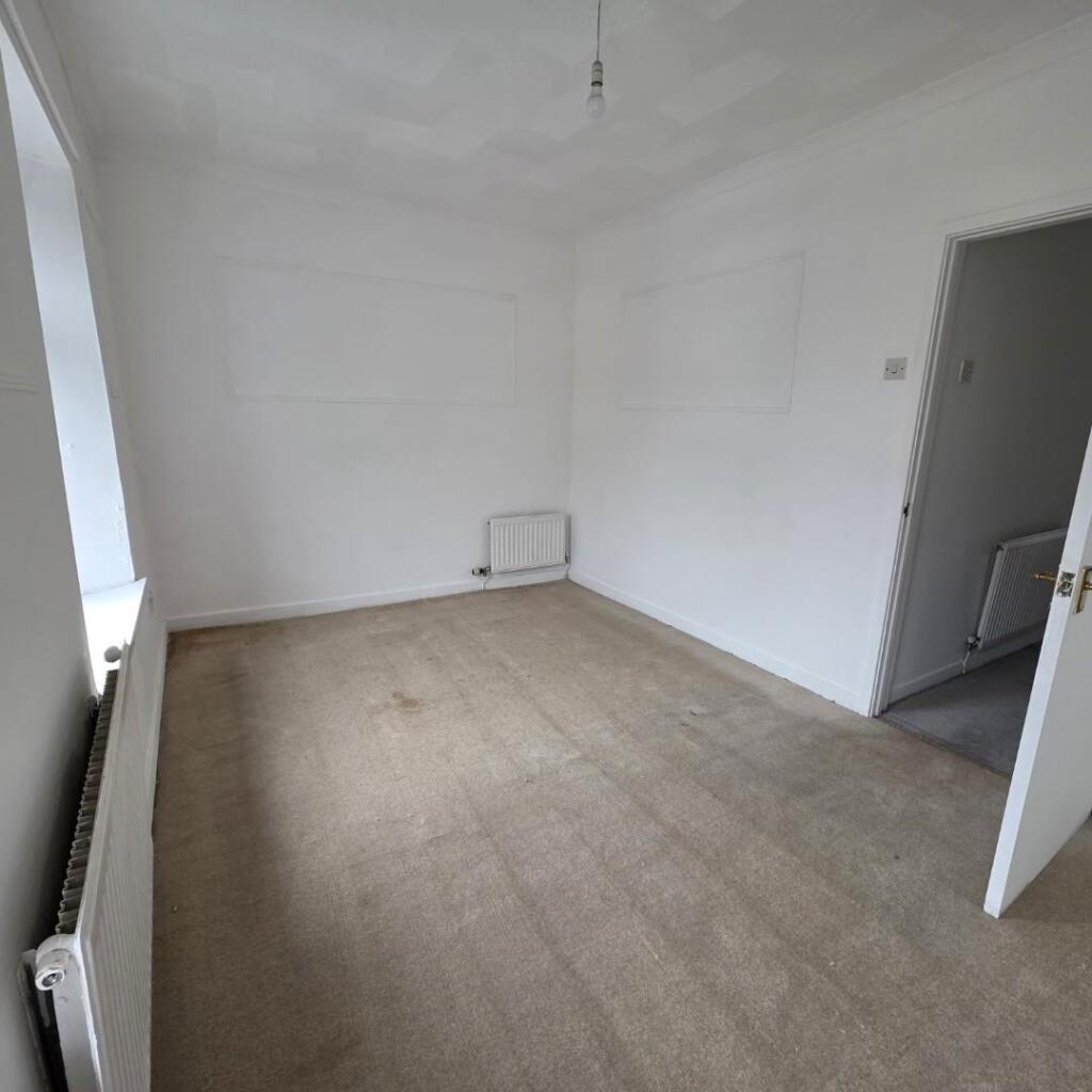 House in Tonypandy, Penygraig, Pen-y-graig - More