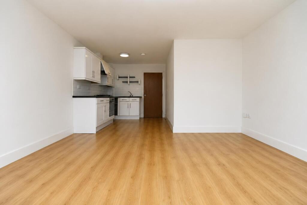 Apartment in Fareham, Hampshire - View 3