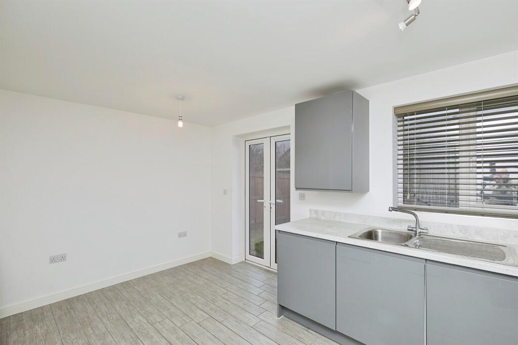Knight Drive, Burton-On-Trent photo 4