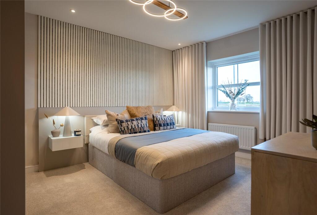 Woodhall Lane, Fernwood, Newark, Nottinghamshire, NG24 photo 3