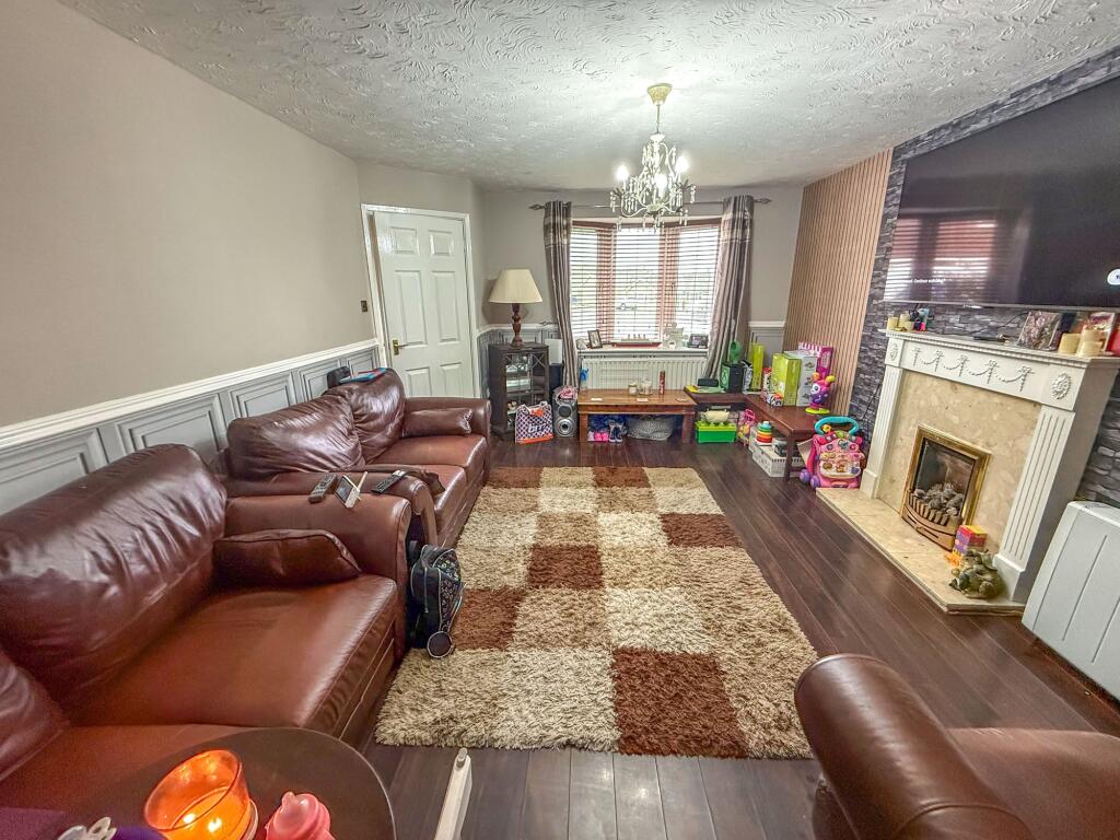 Hillside, Hartshill, CV10 photo 3