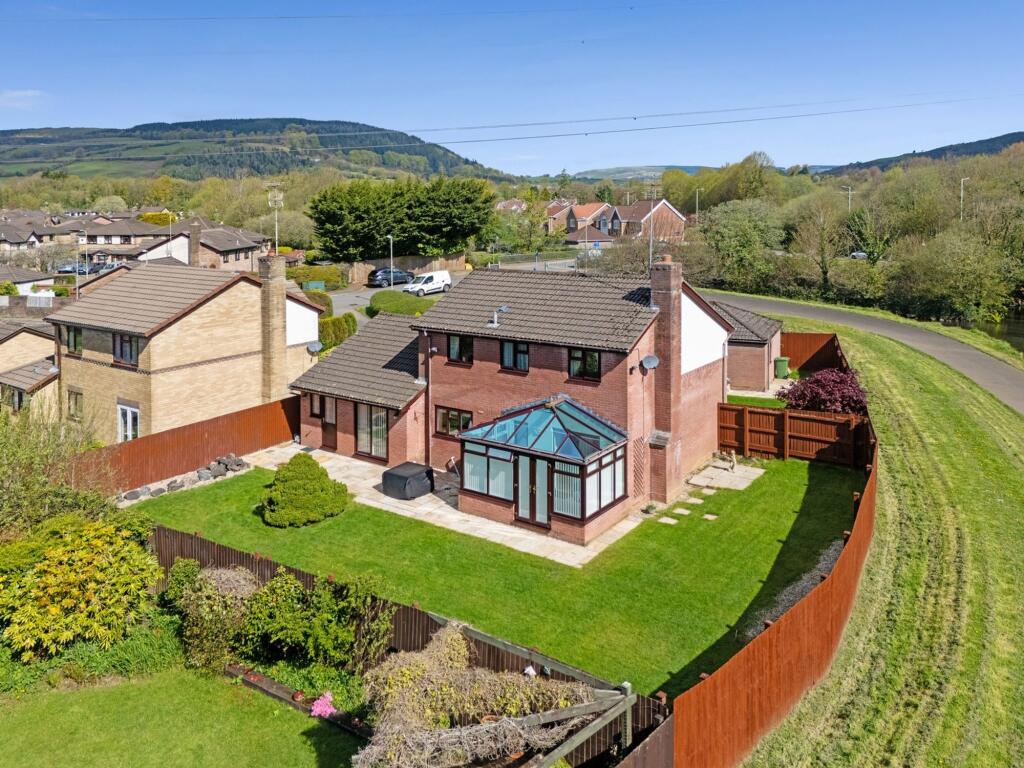 Main image of property: Ynysddu, Pontyclun, CF72