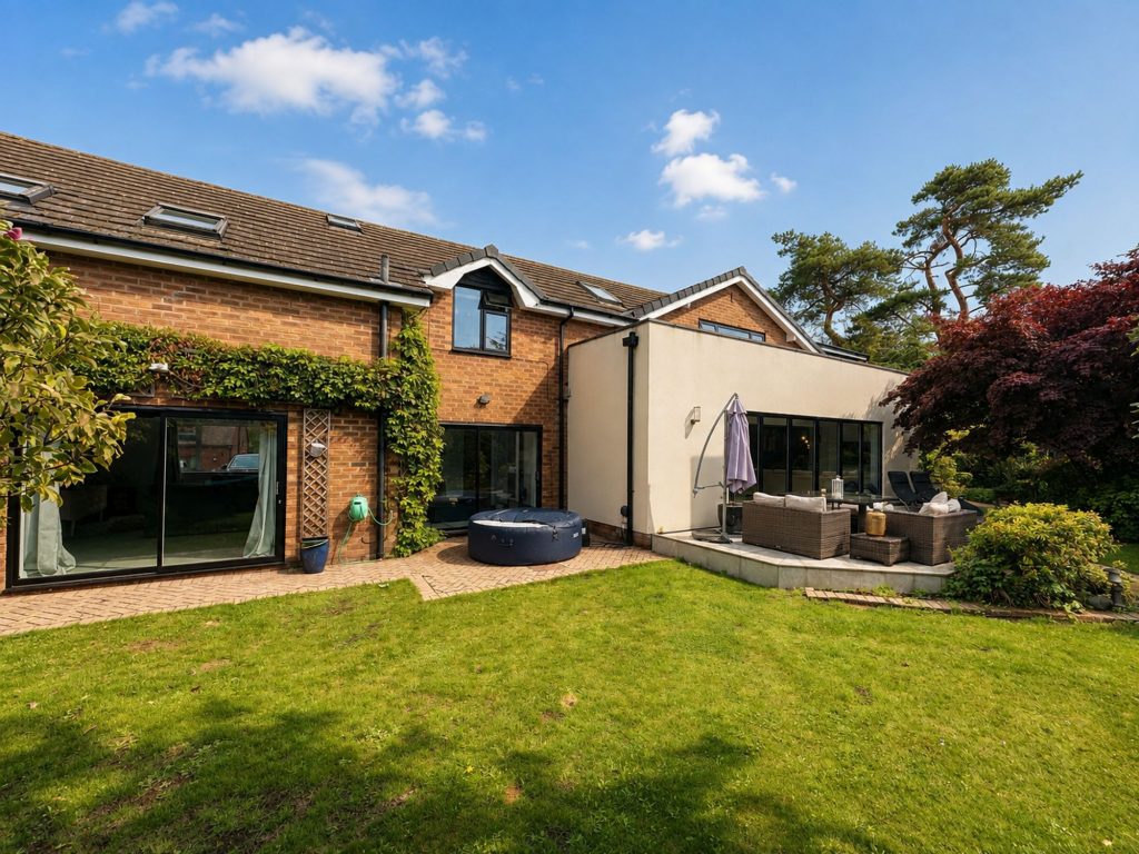 House in Wirral, Liverpool City Region - View 4