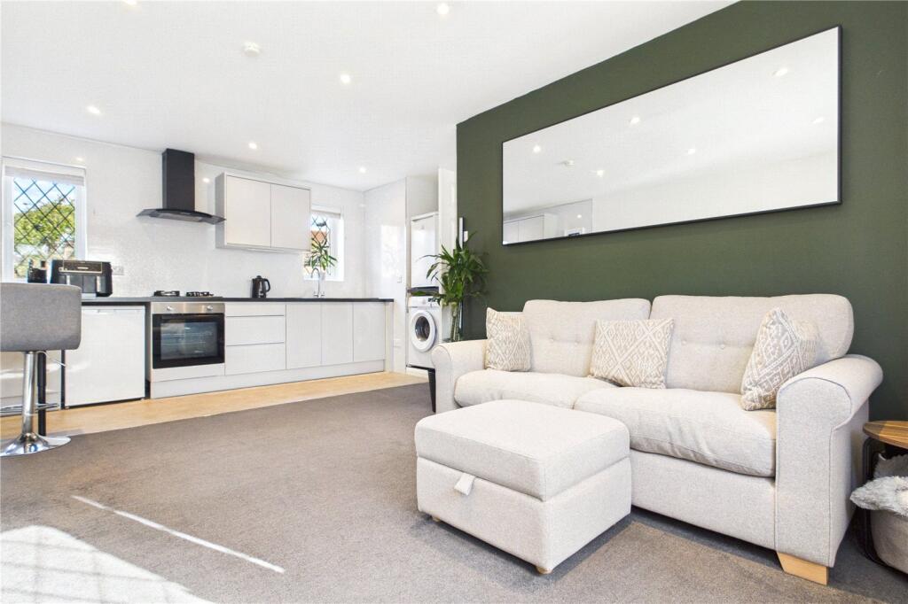 Apartment in Berkshire, Holybrook - View 4