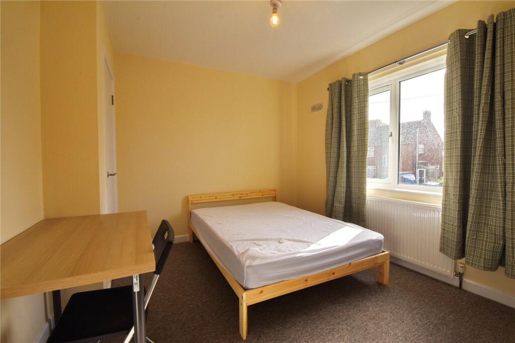 4 bedroom semi-detached house for rent