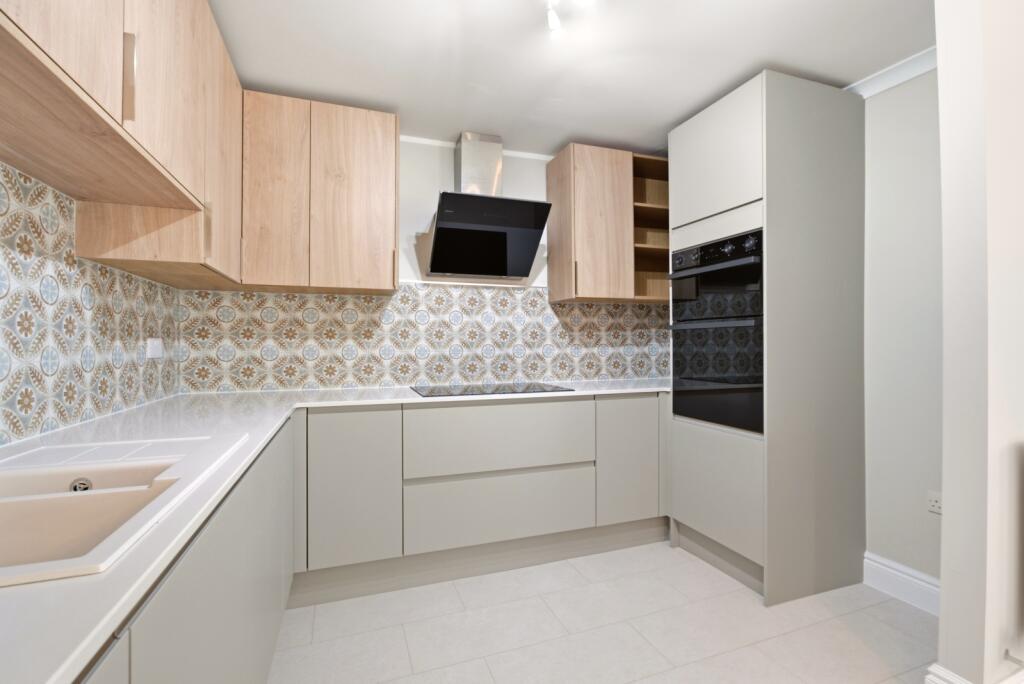 House in Dunstable, Central Bedfordshire - View 5
