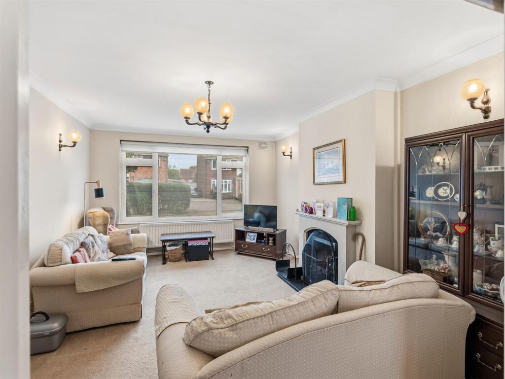 Cowdray Close, Leamington Spa photo 2