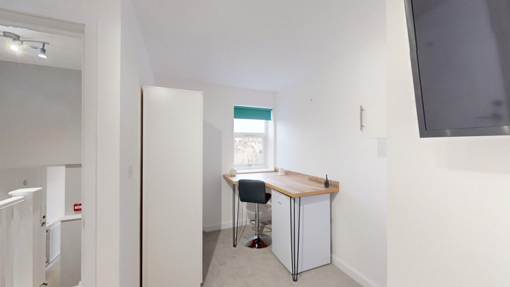 House in Southend-on-Sea - View 5